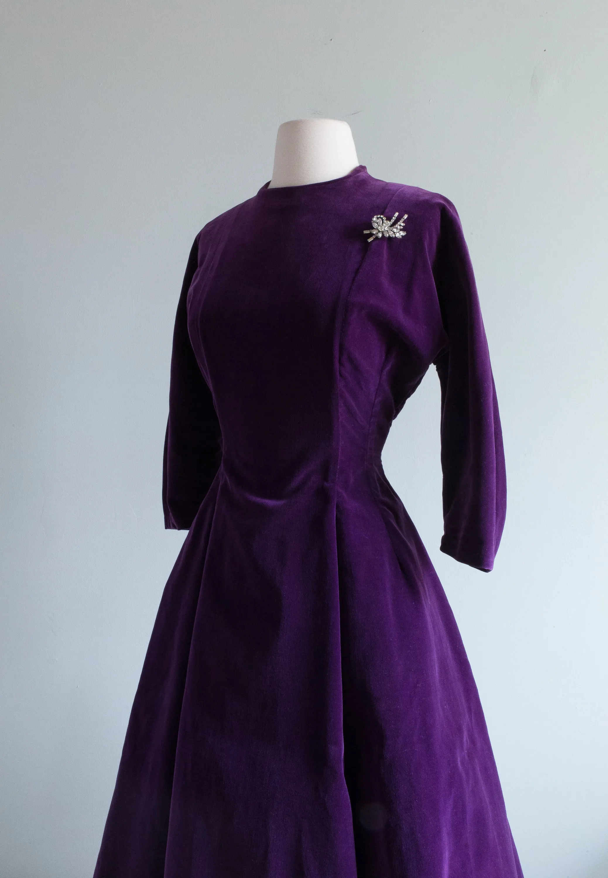 Classic 1950's Purple Velvet Party Dress / Small