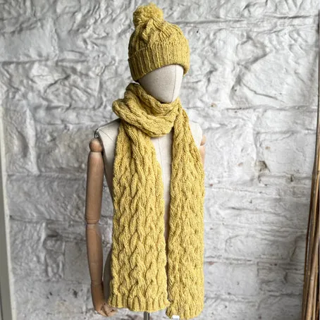 Classic cable pom pom hat - mustard