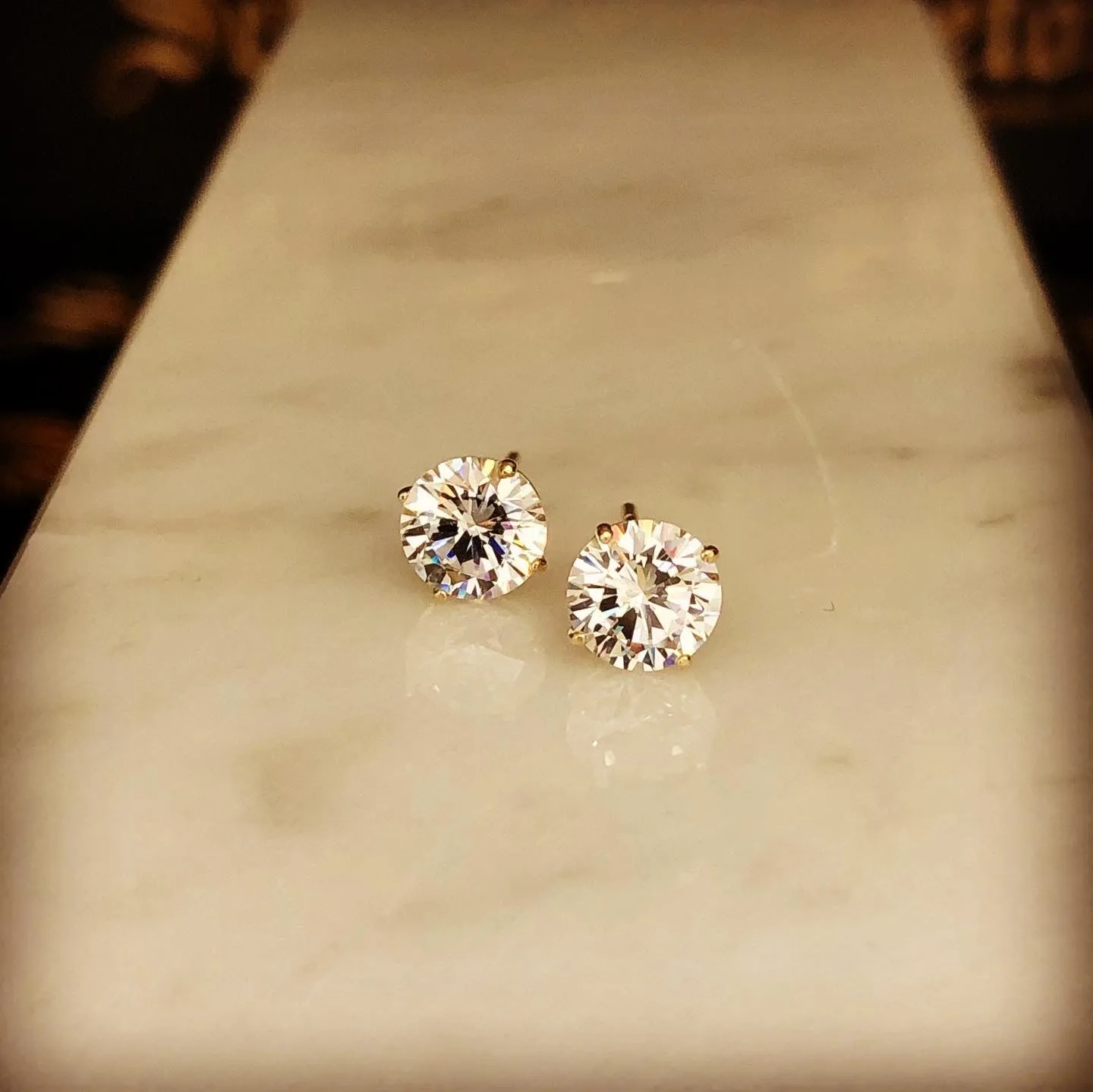 Gold Stud earrings 6mm