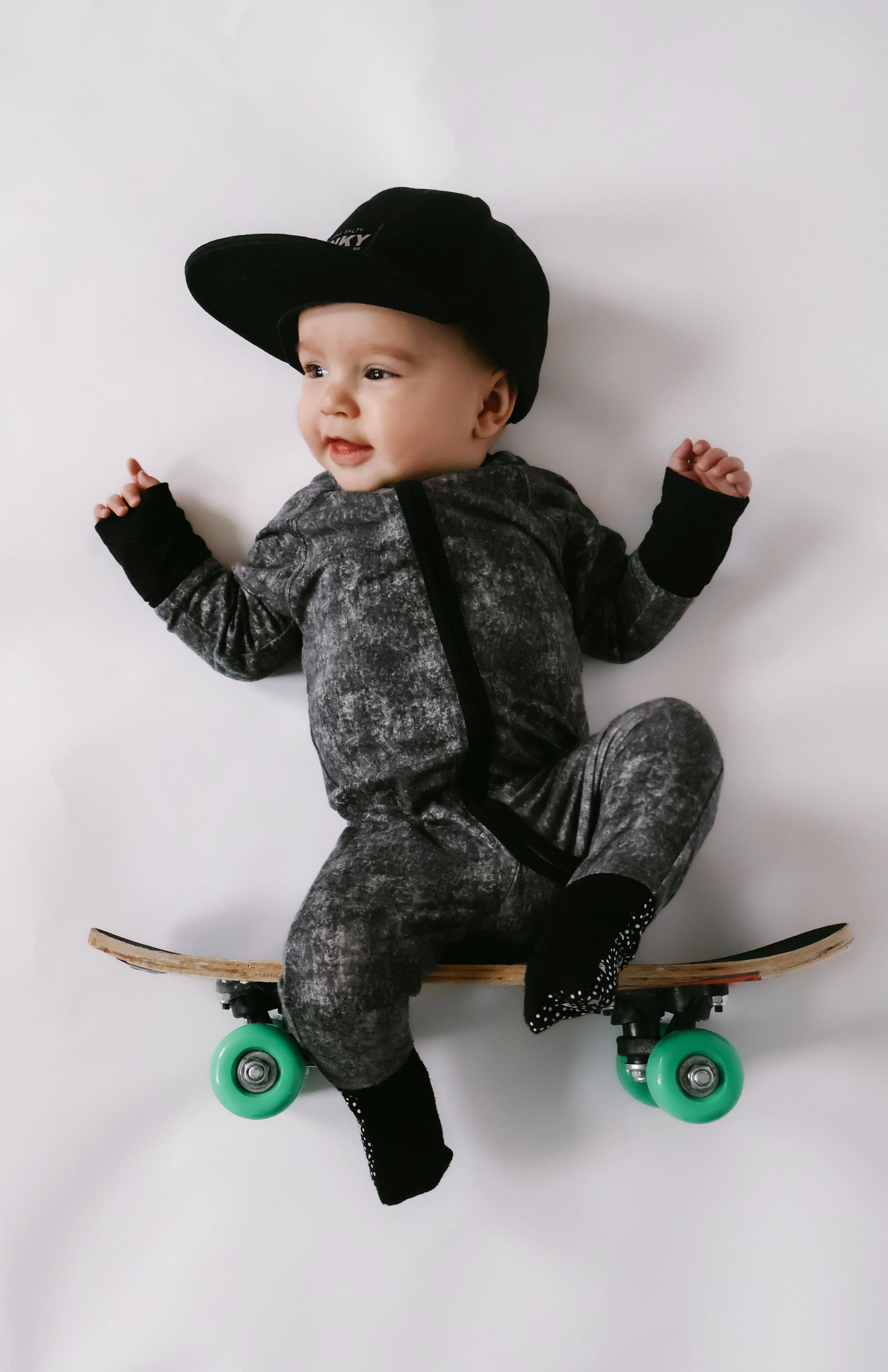 Onyx Acid Wash Snoozer